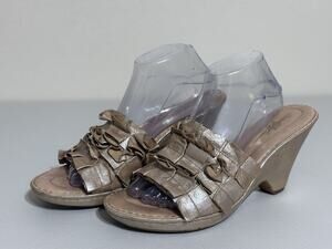 Born Crown Women’s Gold Metallic Leather Ruffle Wedge Slide Sandals Sz 11